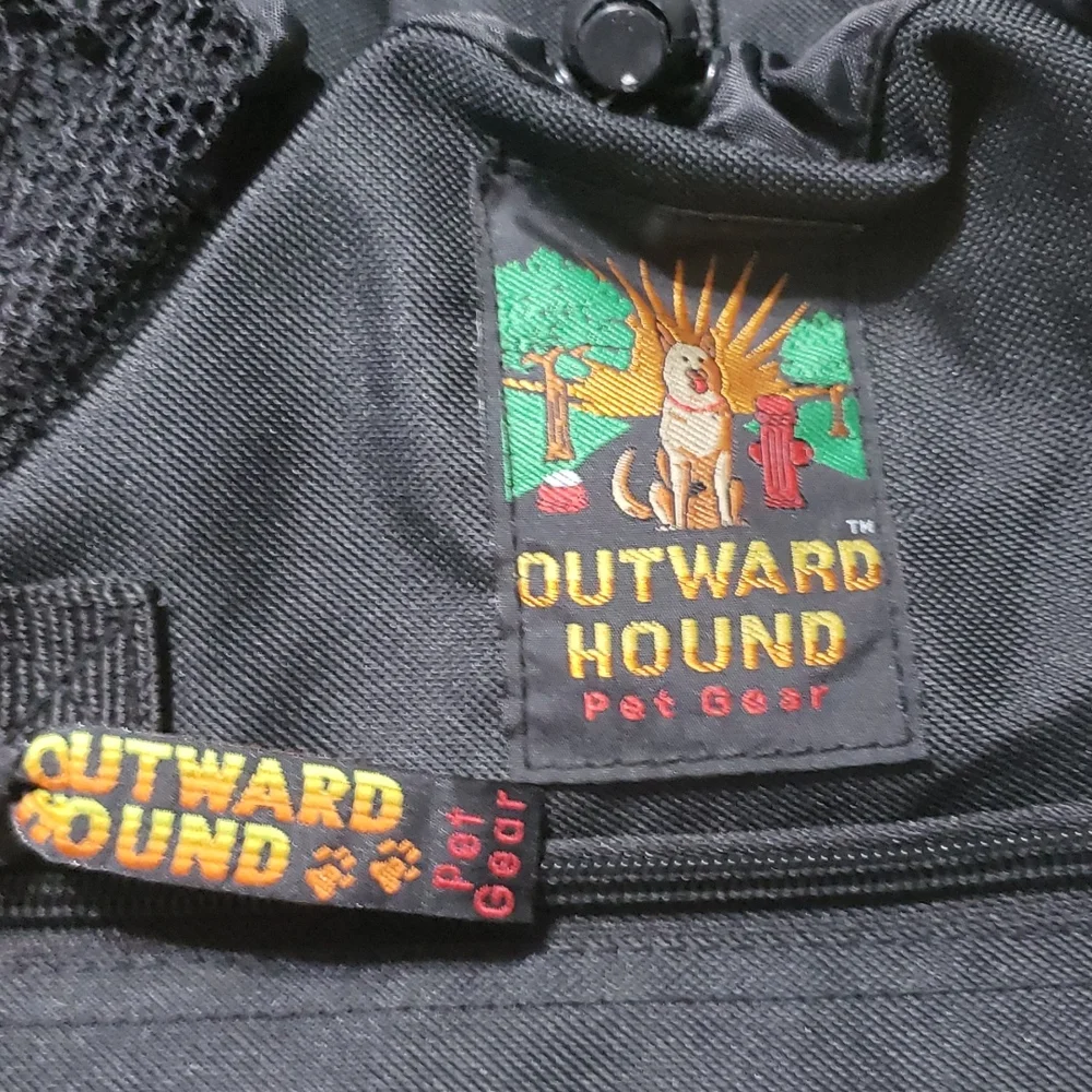 OUTWARD HOUND Carrier